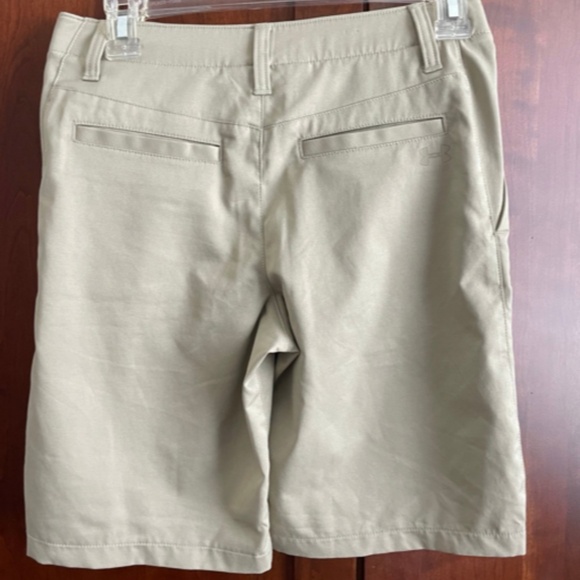 Under Armour khaki golf shorts size 14 - Picture 2 of 7
